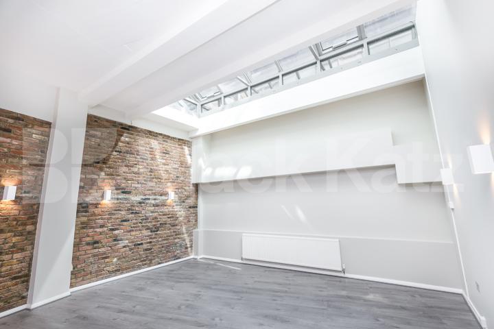 Stunning three bedroom warehouse apartment offering loft style features  Eagle House - Eagle Wharf Road, Old Street - Shoreditch Park